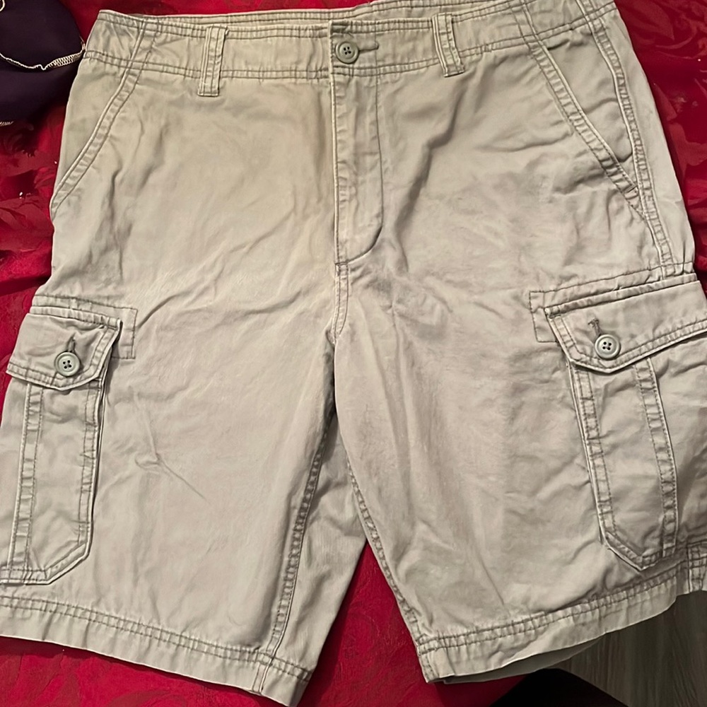 Men’s size 33 old navy cargo shorts